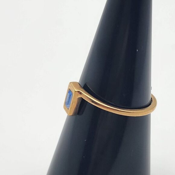Vintage Avon Gold Tone & Blue Rhinestone Ring (7) - Picture 2 of 7